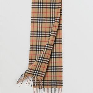 BURBERRY | The Mini Classic Vintage Check Cashmere Scarf in Archive Beige